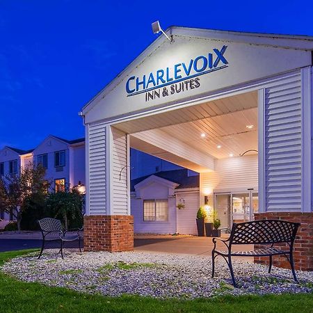 Charlevoix Inn & Suites Surestay Collection By Best Western Esterno foto