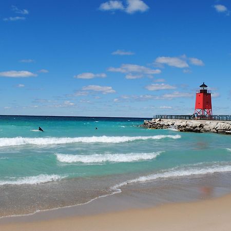 Charlevoix Inn & Suites Surestay Collection By Best Western Esterno foto