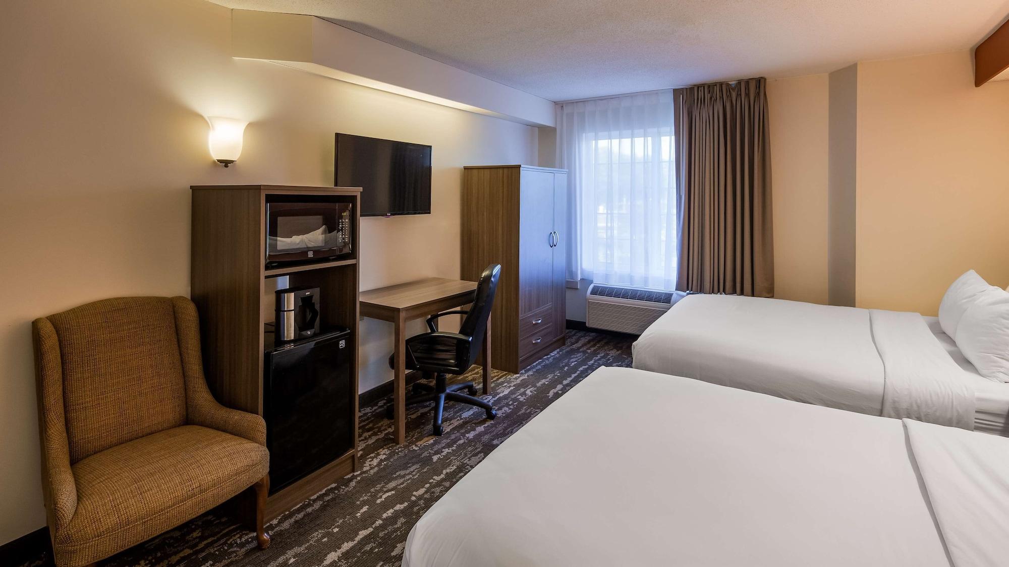 Charlevoix Inn & Suites Surestay Collection By Best Western Esterno foto