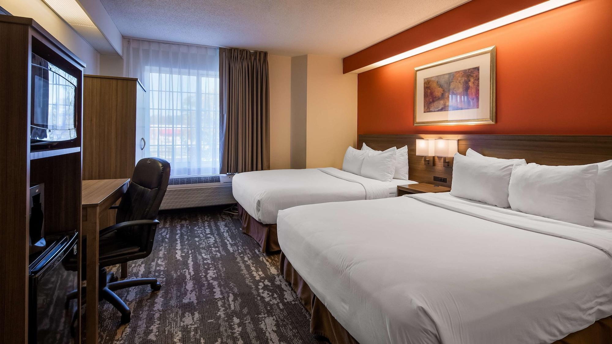 Charlevoix Inn & Suites Surestay Collection By Best Western Esterno foto