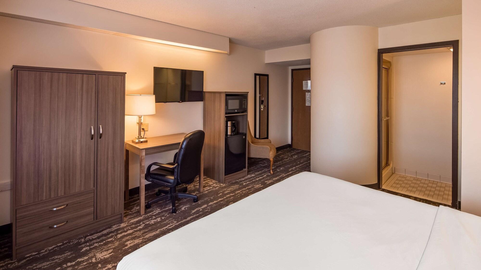 Charlevoix Inn & Suites Surestay Collection By Best Western Esterno foto