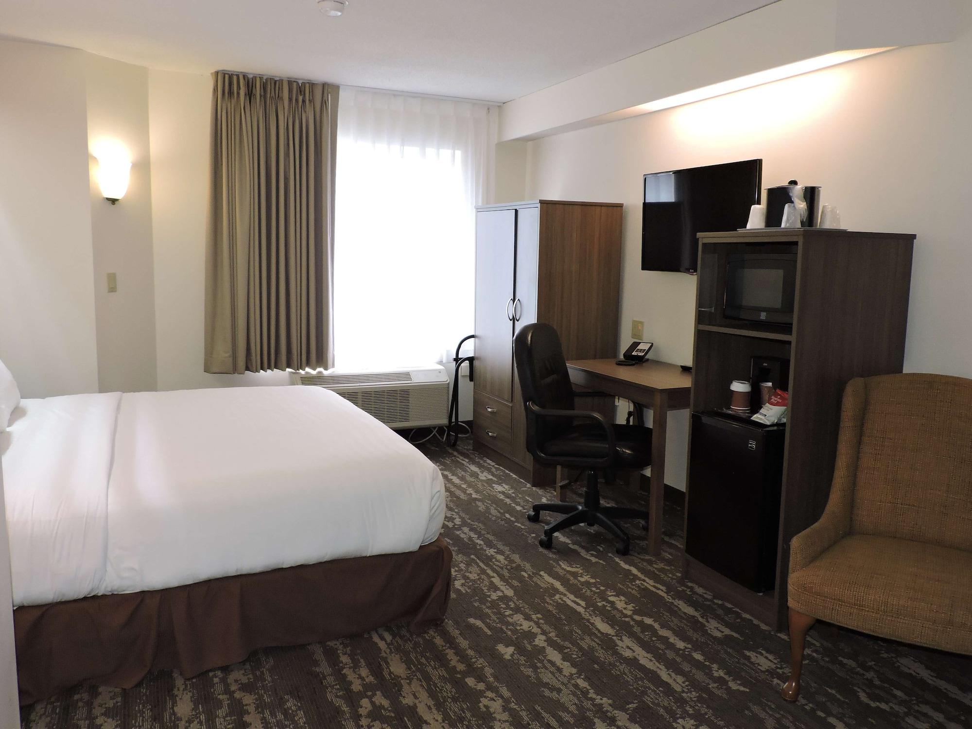 Charlevoix Inn & Suites Surestay Collection By Best Western Esterno foto