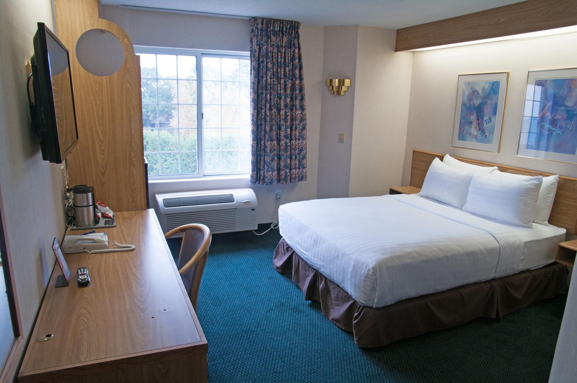 Charlevoix Inn & Suites Surestay Collection By Best Western Esterno foto