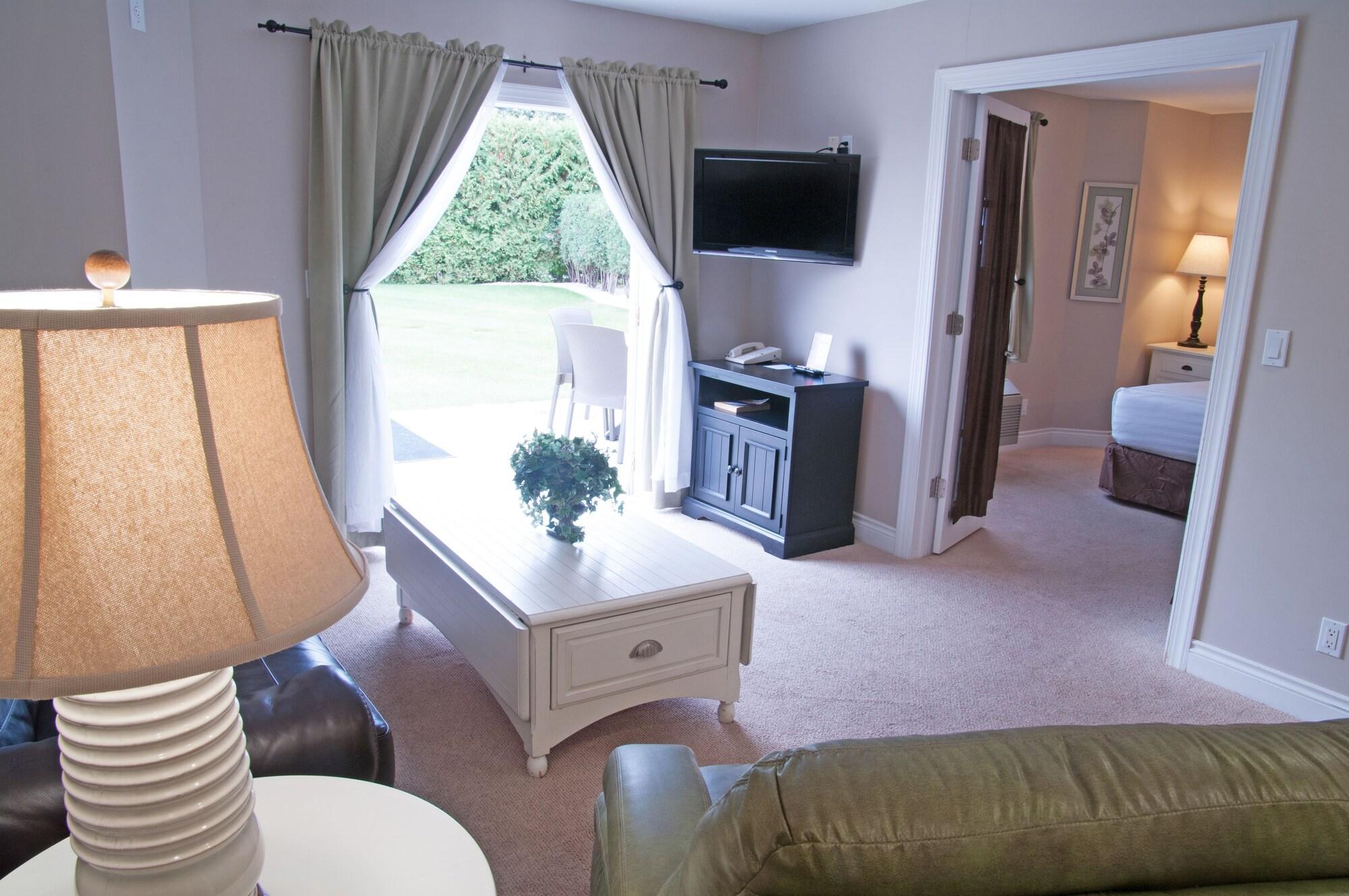 Charlevoix Inn & Suites Surestay Collection By Best Western Esterno foto