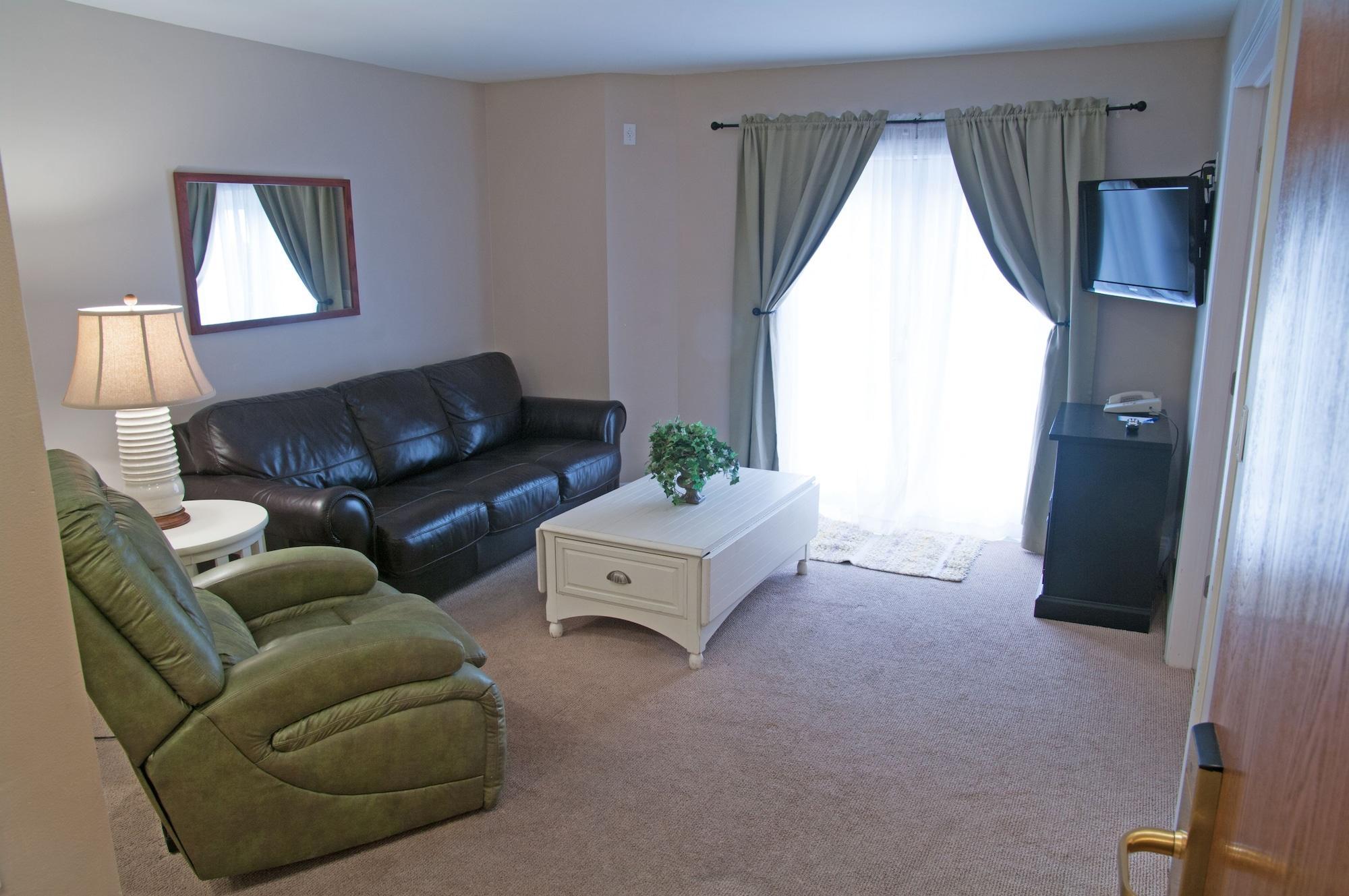 Charlevoix Inn & Suites Surestay Collection By Best Western Esterno foto