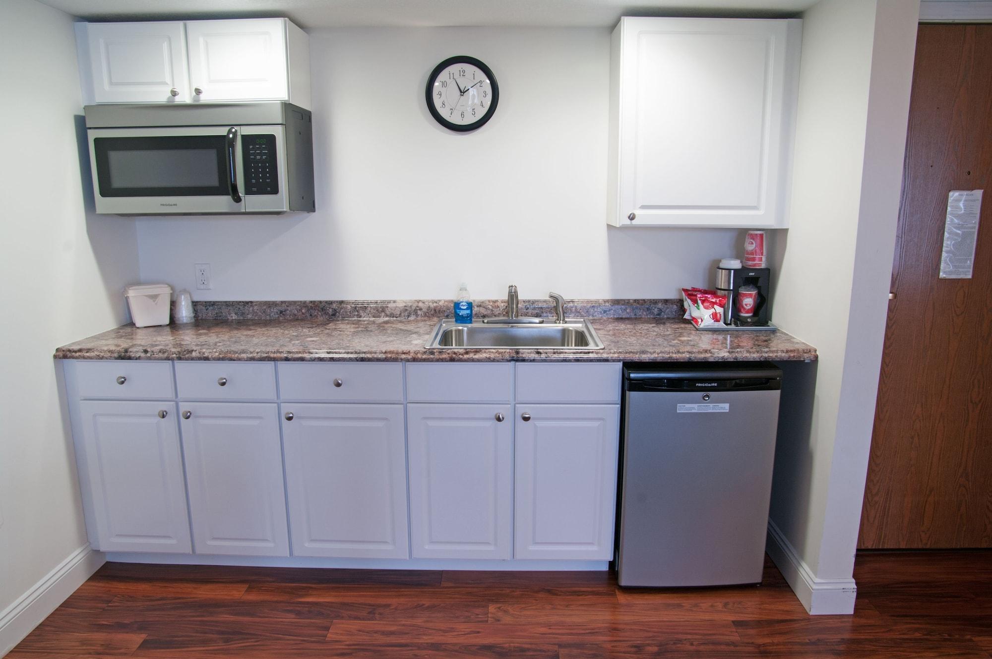Charlevoix Inn & Suites Surestay Collection By Best Western Esterno foto