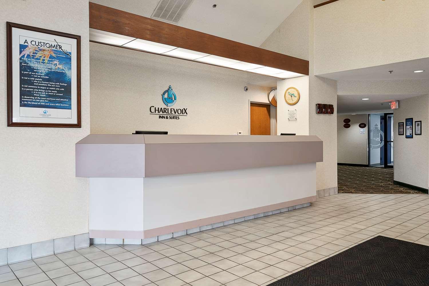 Charlevoix Inn & Suites Surestay Collection By Best Western Esterno foto