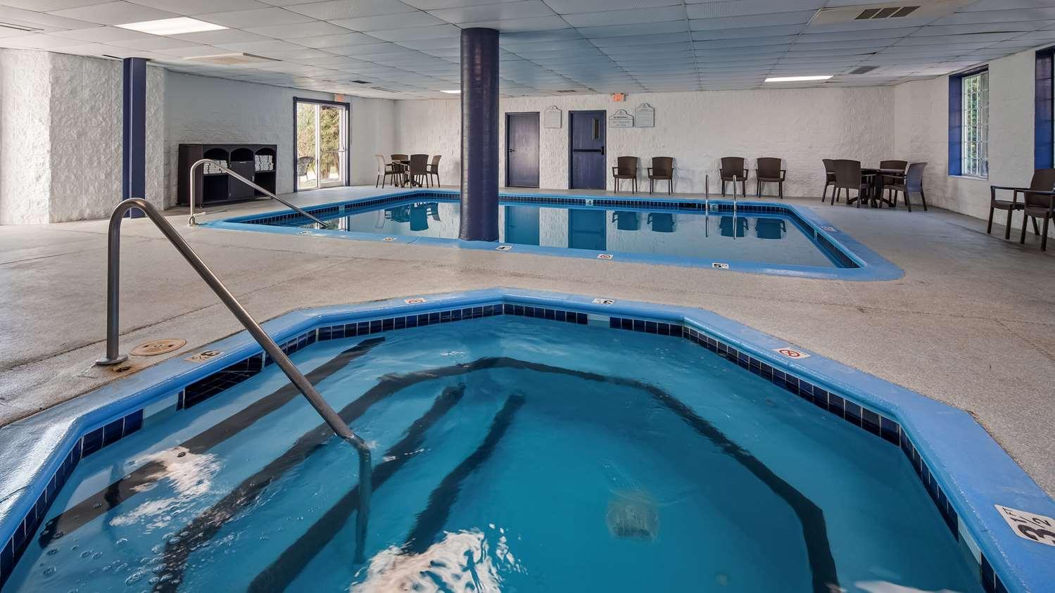 Charlevoix Inn & Suites Surestay Collection By Best Western Esterno foto