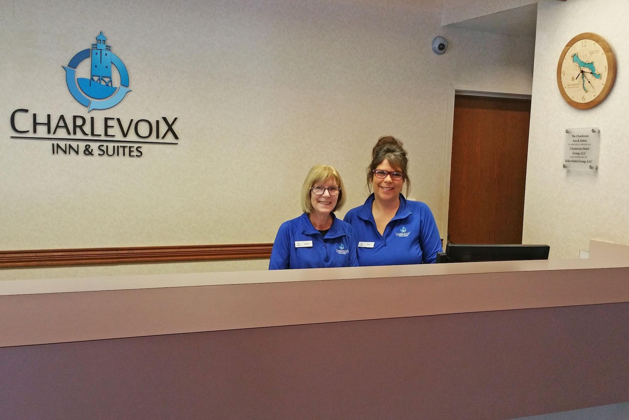 Charlevoix Inn & Suites Surestay Collection By Best Western Esterno foto