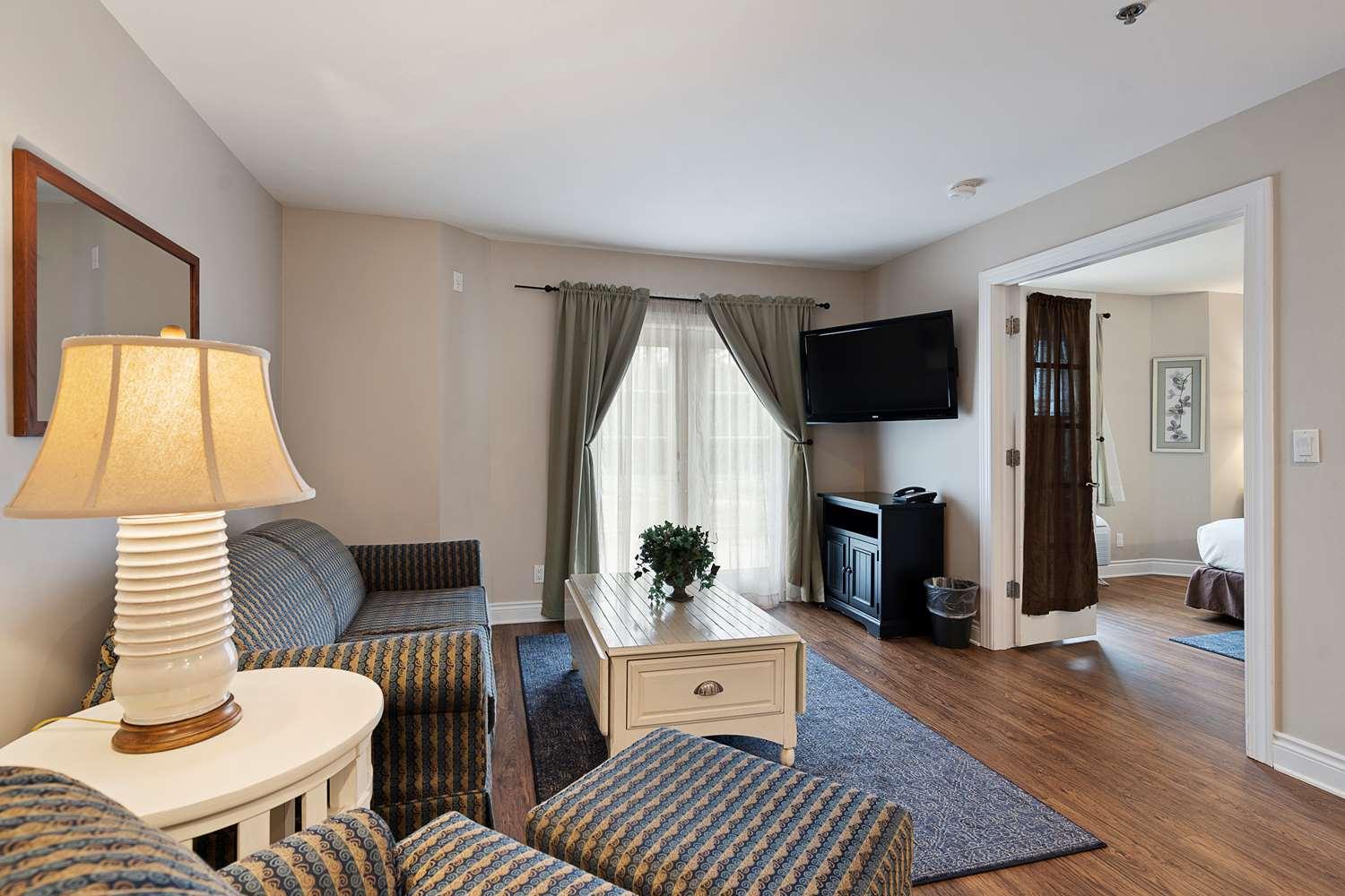 Charlevoix Inn & Suites Surestay Collection By Best Western Esterno foto