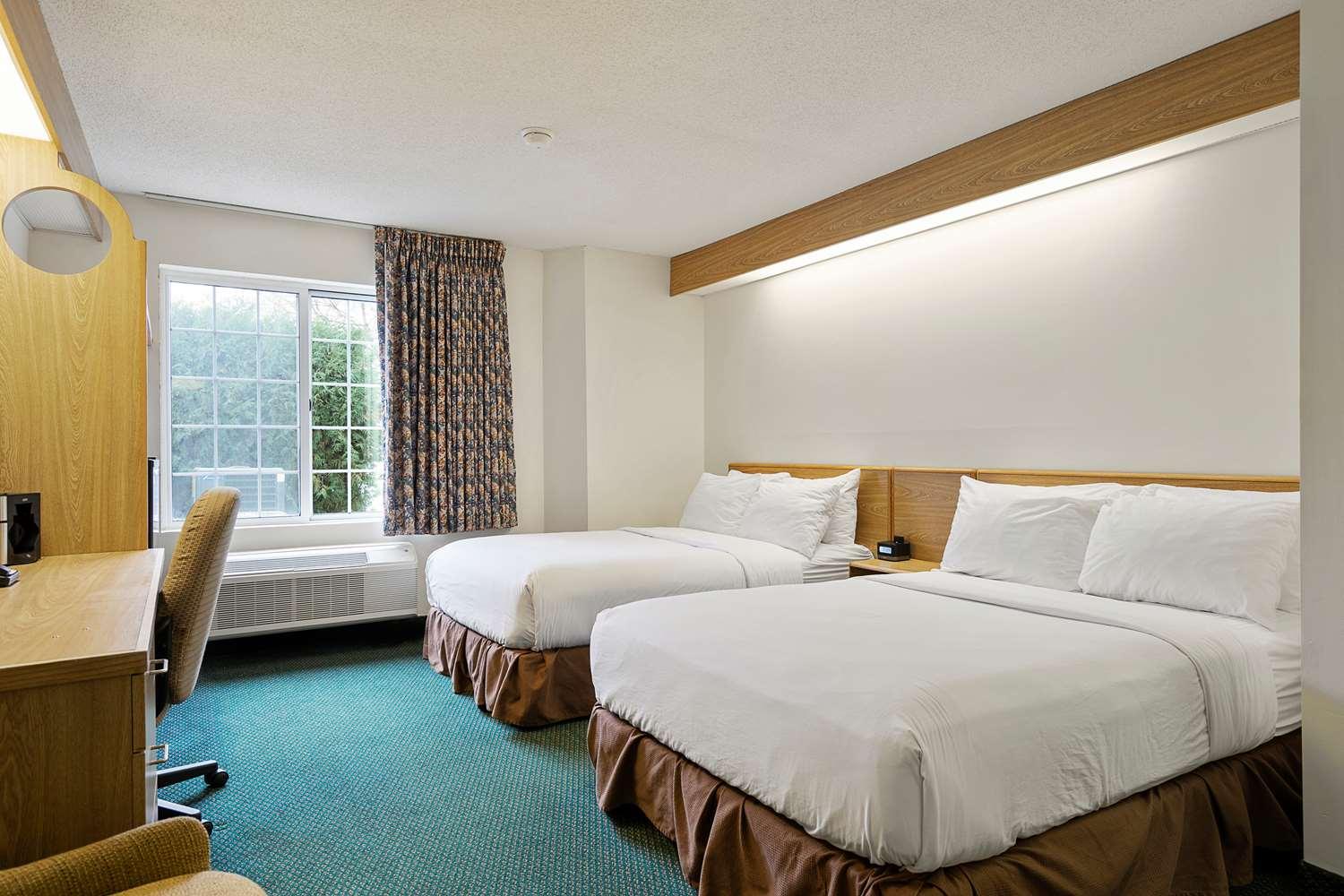 Charlevoix Inn & Suites Surestay Collection By Best Western Esterno foto
