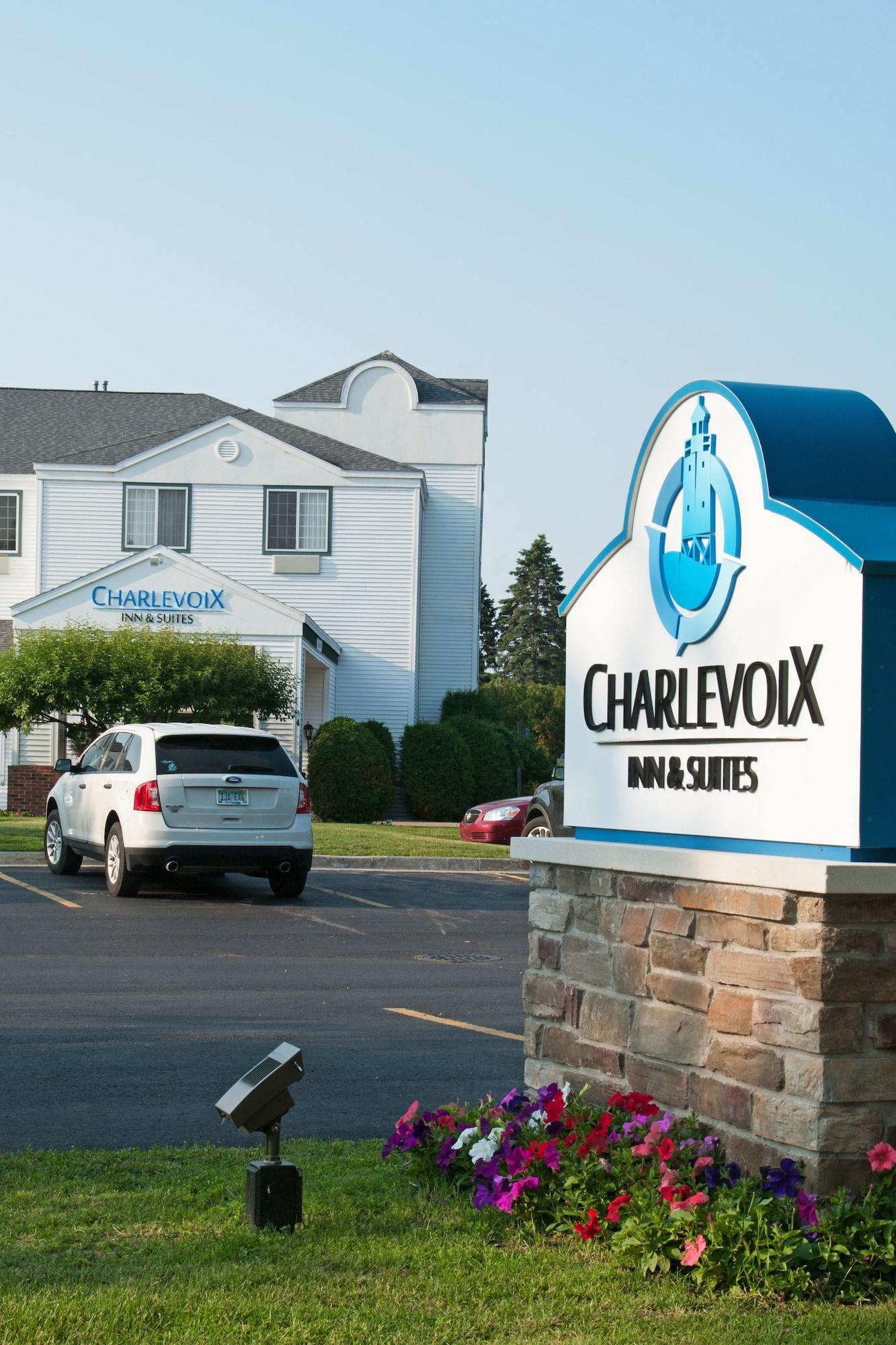 Charlevoix Inn & Suites Surestay Collection By Best Western Esterno foto