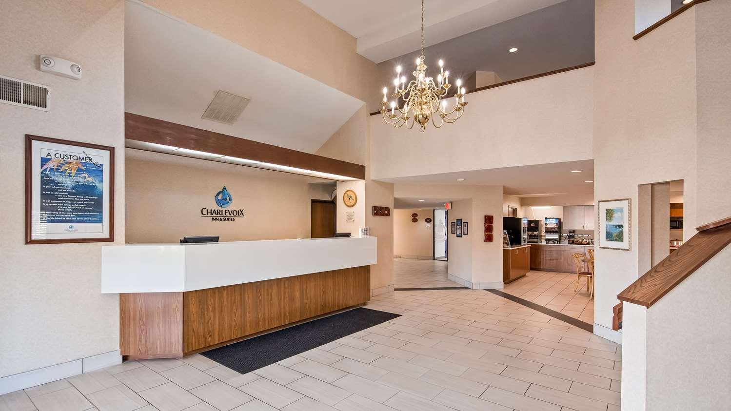 Charlevoix Inn & Suites Surestay Collection By Best Western Esterno foto