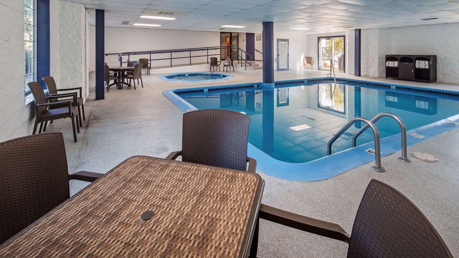 Charlevoix Inn & Suites Surestay Collection By Best Western Esterno foto