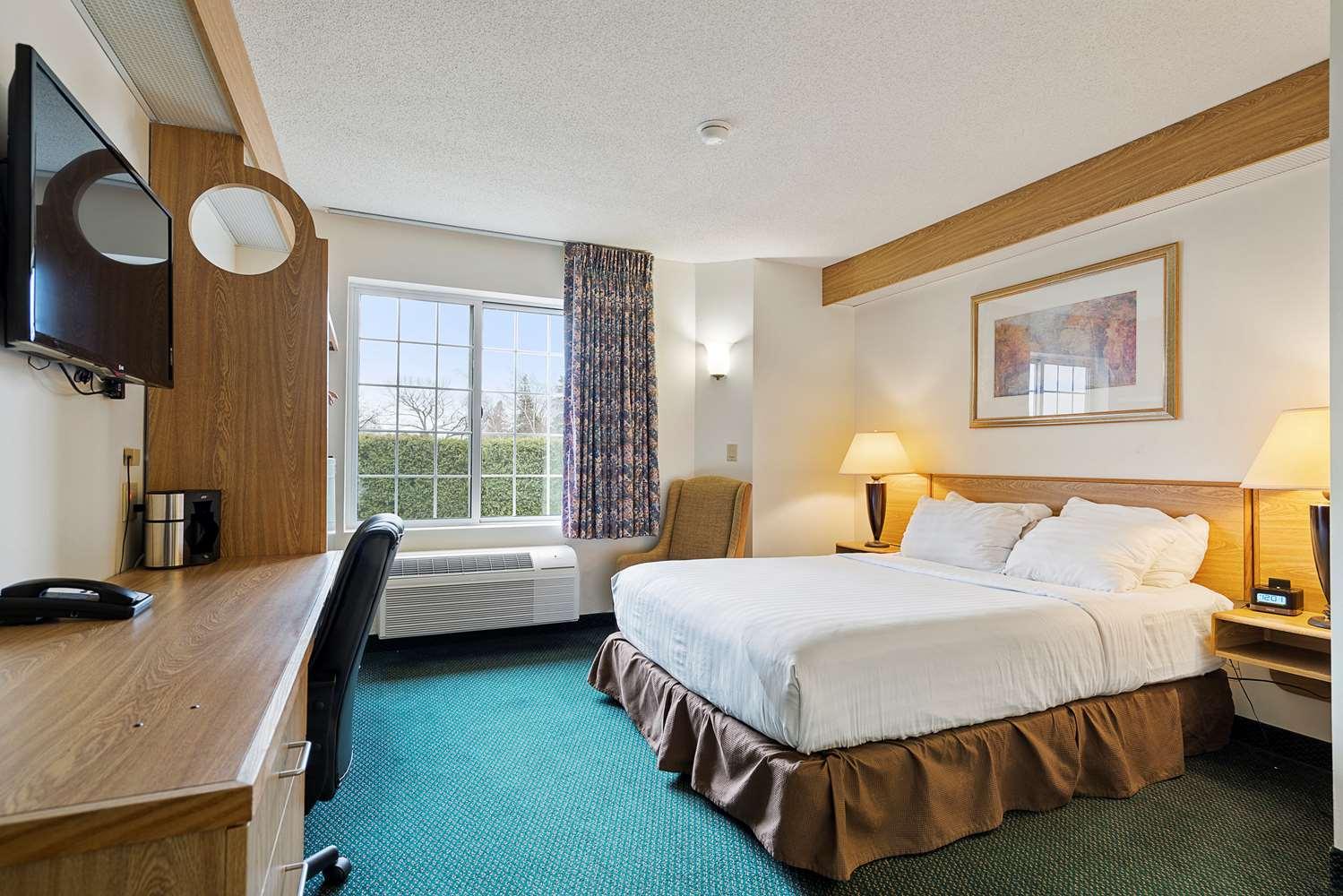 Charlevoix Inn & Suites Surestay Collection By Best Western Esterno foto