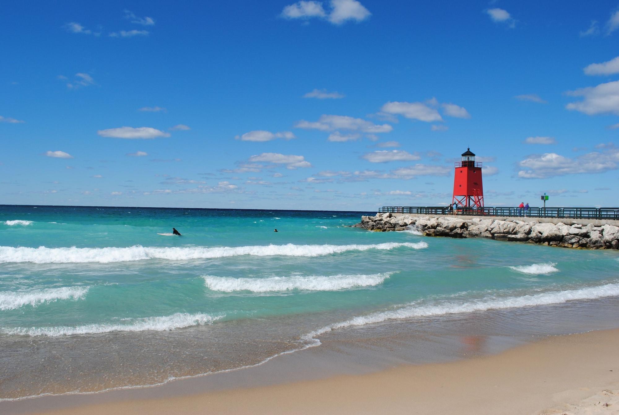 Charlevoix Inn & Suites Surestay Collection By Best Western Esterno foto