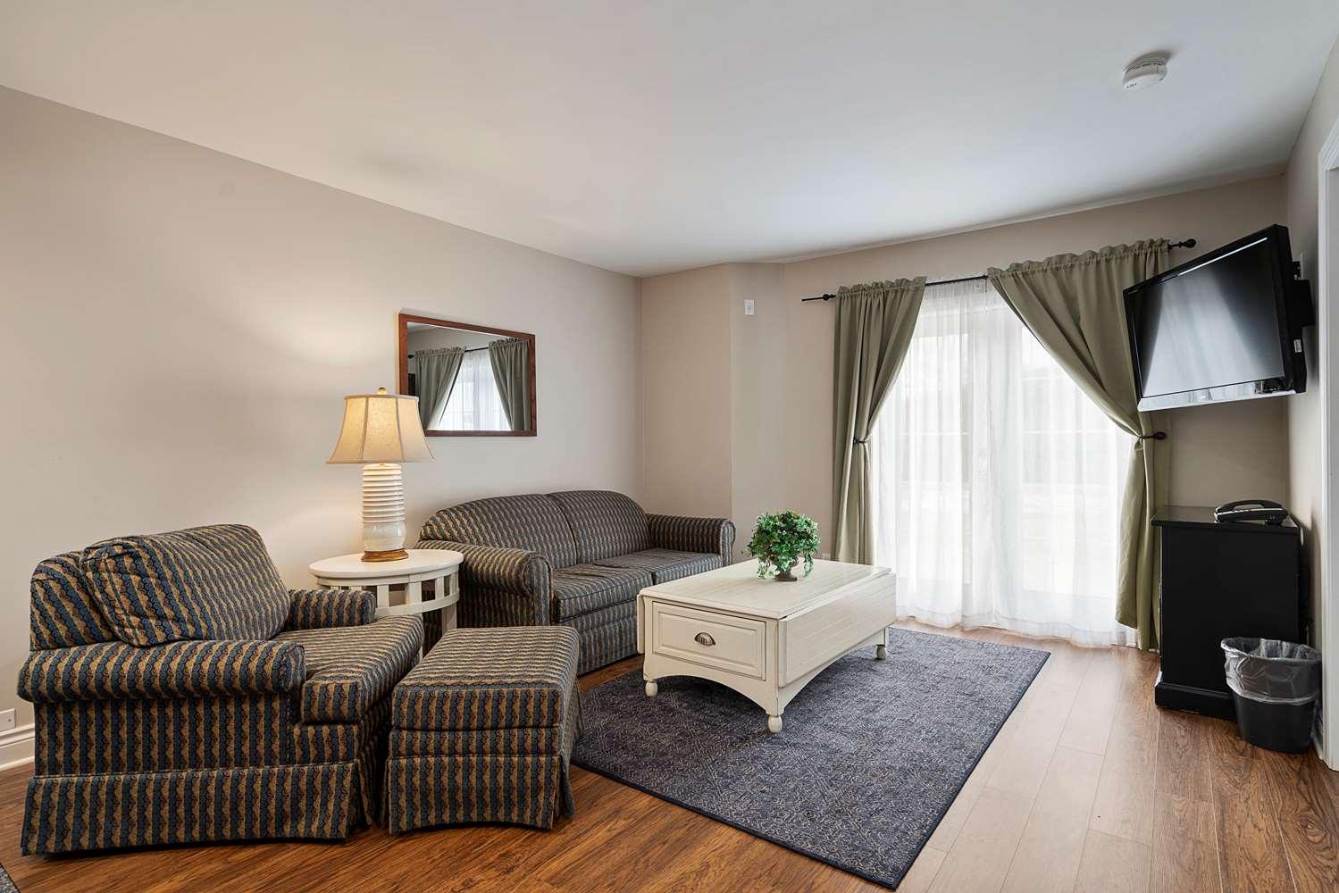 Charlevoix Inn & Suites Surestay Collection By Best Western Esterno foto